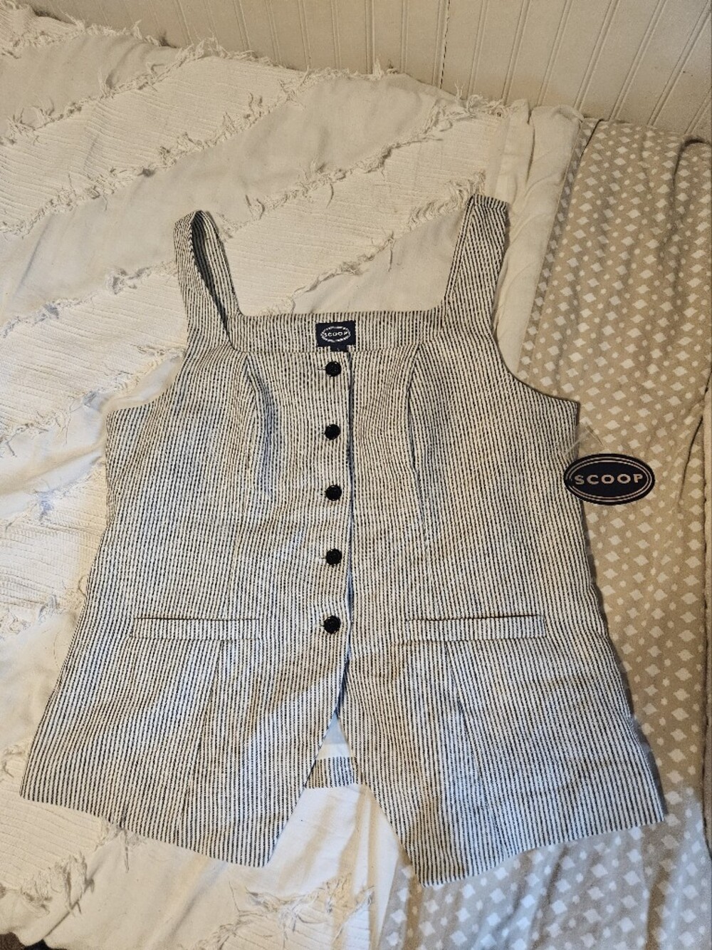 Scoop Women's Striped Button-Front Sleeveless Shirt - Black & White